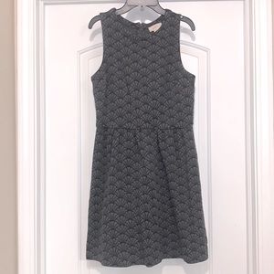 LOFT shell printed fit and flare dress machine washable size 2 gray